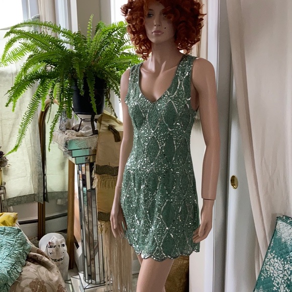 Ladies dress - Picture 1 of 4